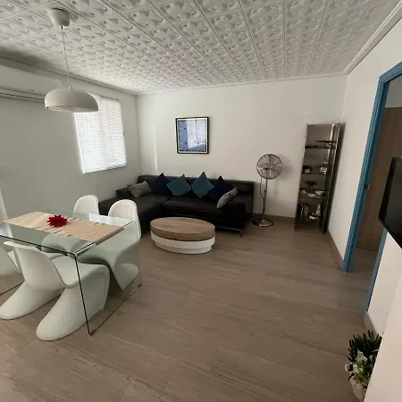 Modernized 3-bedroom Flat 500m To The Apartman Valencia