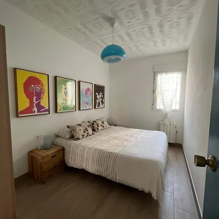 Apartman Modernized 3-bedroom Flat 500m To The *