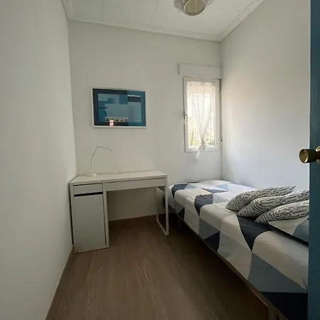 Apartman Modernized 3-bedroom Flat 500m To The Valencia
