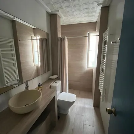 Appartamento Modernized 3-bedroom Flat 500m To The Valenza
