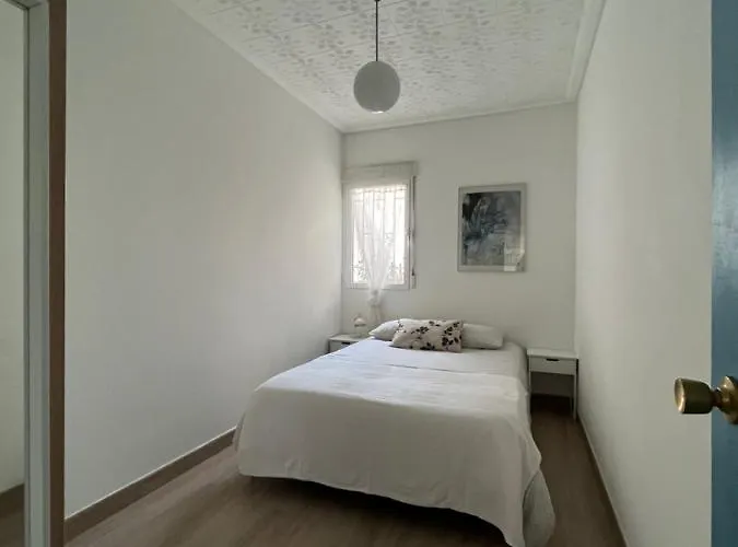 Modernized 3-bedroom Flat 500m To The Apartment Valencia