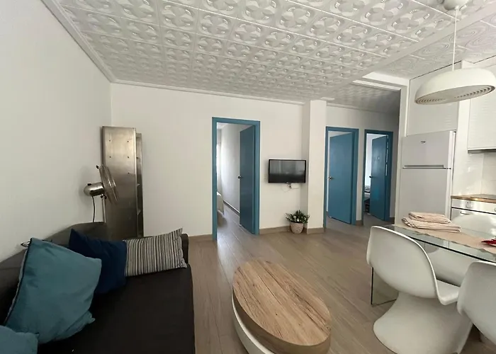 Modernized 3-bedroom Flat 500m To The Valencia
