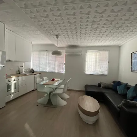 Διαμέρισμα Modernized 3-bedroom Flat 500m To The