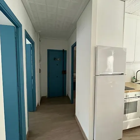Modernized 3-bedroom Flat 500m To The Διαμέρισμα